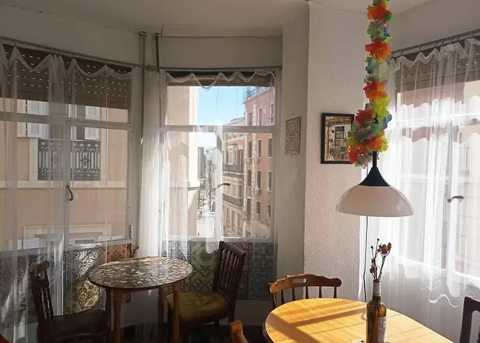 Vintage Flat Malaga